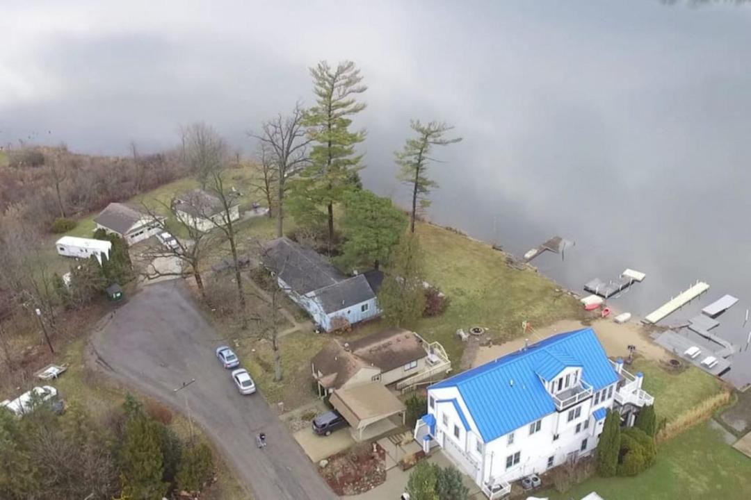 Alto House | Campau Lake 2 BR| Half Retreat Cottage Hot tub Spa