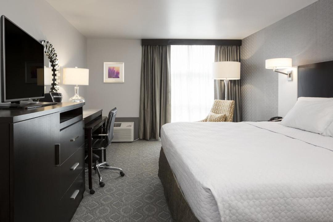 Burr Ridge Hotel | Crowne Plaza Chicago SW - Burr Ridge by IHG