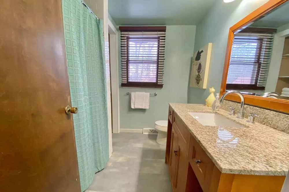 Photo of Bathroom in Waukazoo Woods