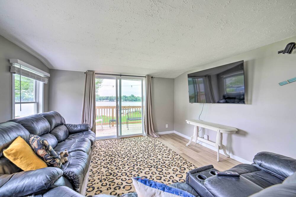 Photo of Livingroom in Ada
