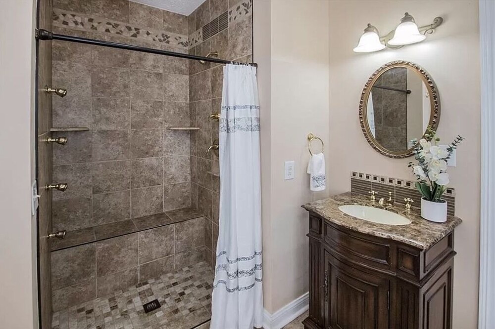 Photo of Bathroom in Kennedy King