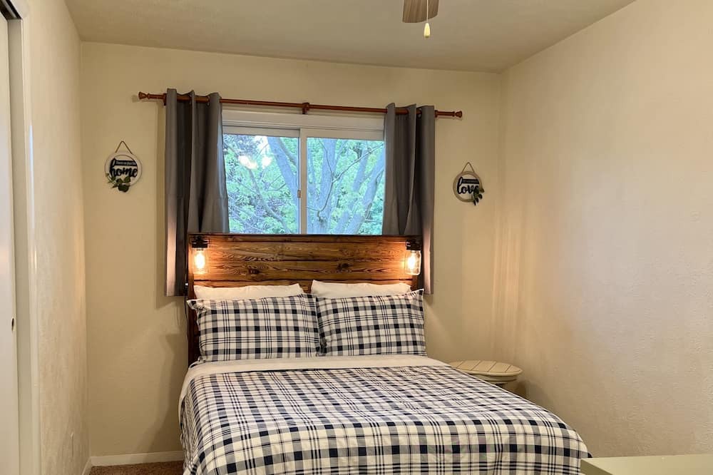 Photo of Bedroom in Three Oaks