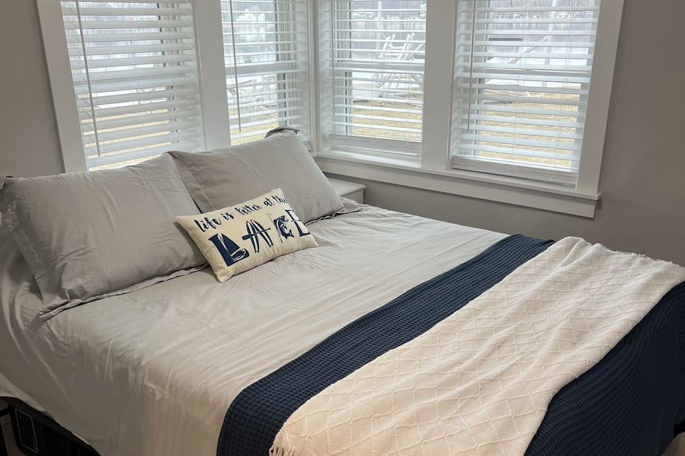 Photo of Bedroom in Lake Odessa
