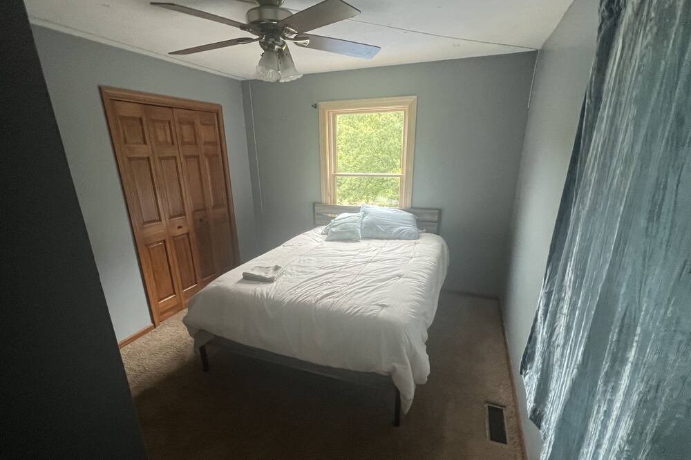 Photo of Bedroom in Lawrence