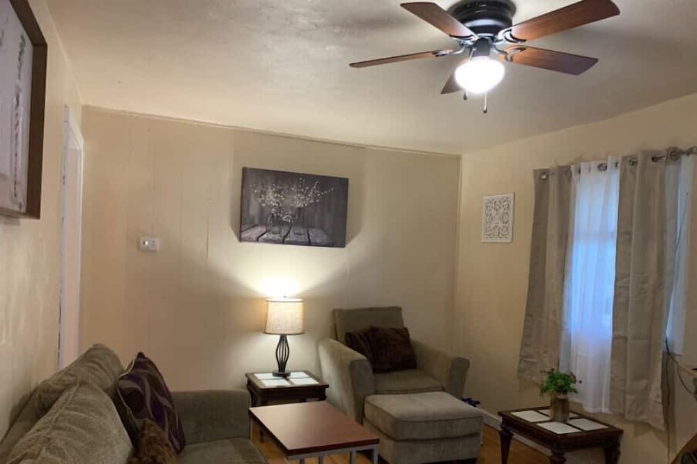 Photo of Livingroom in Whiting