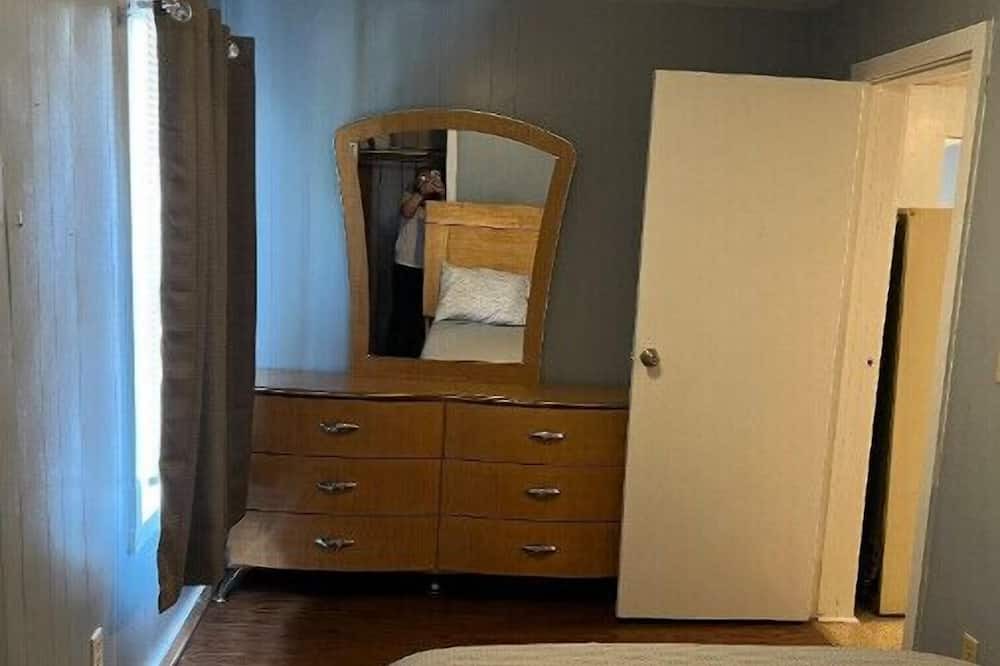 Photo of Bedroom in Whiting