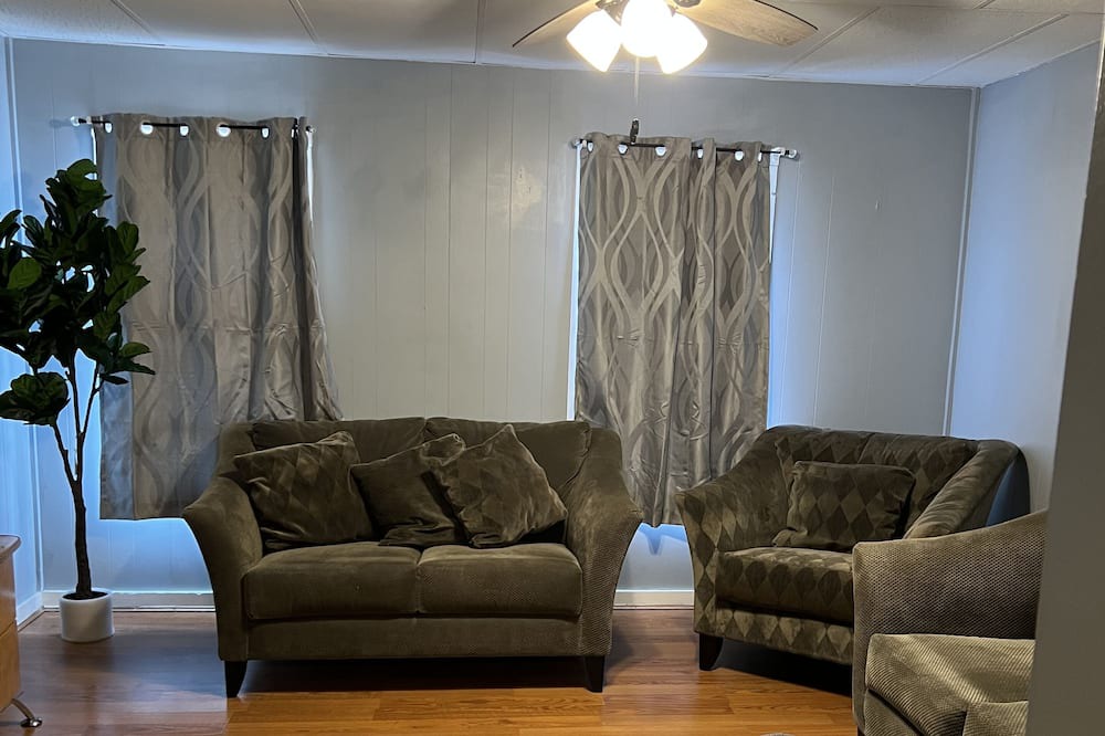 Photo of Livingroom in Whiting