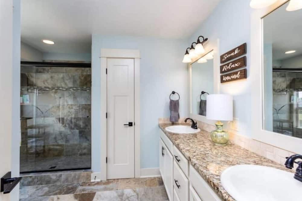 Photo of Bathroom in Burnips