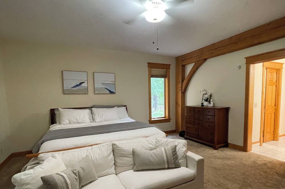 Photo of Livingroom in Three Rivers