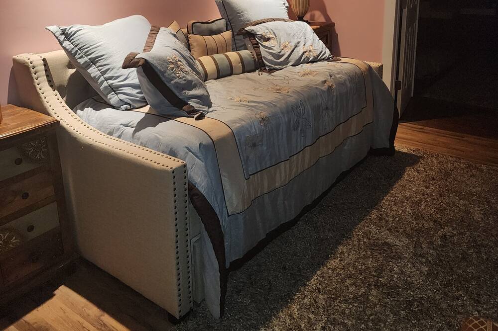 Photo of Bedroom in Niles