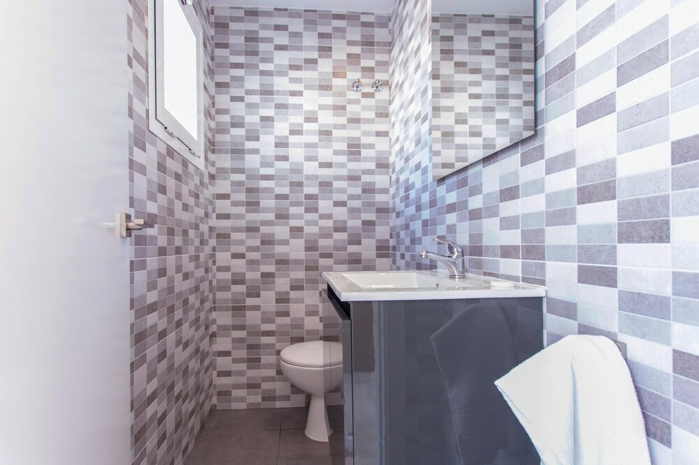 Photo of Bathroom in Urbanizacion Hacienda las Chapas