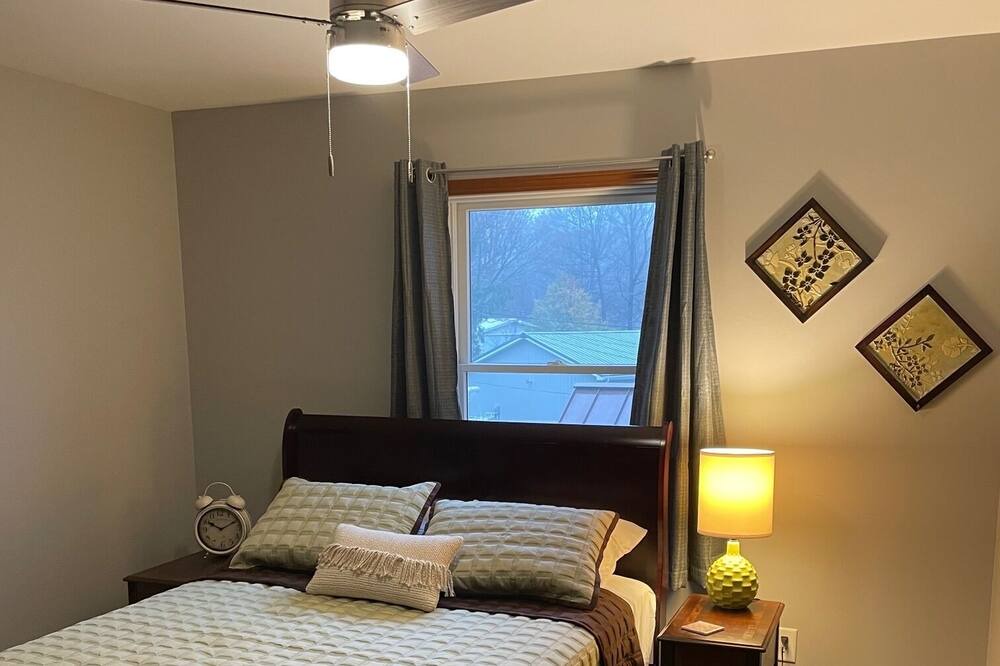 Photo of Bedroom in Niles