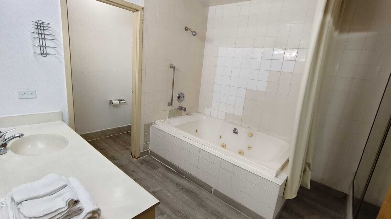 Photo of Bathroom in Calumet Park