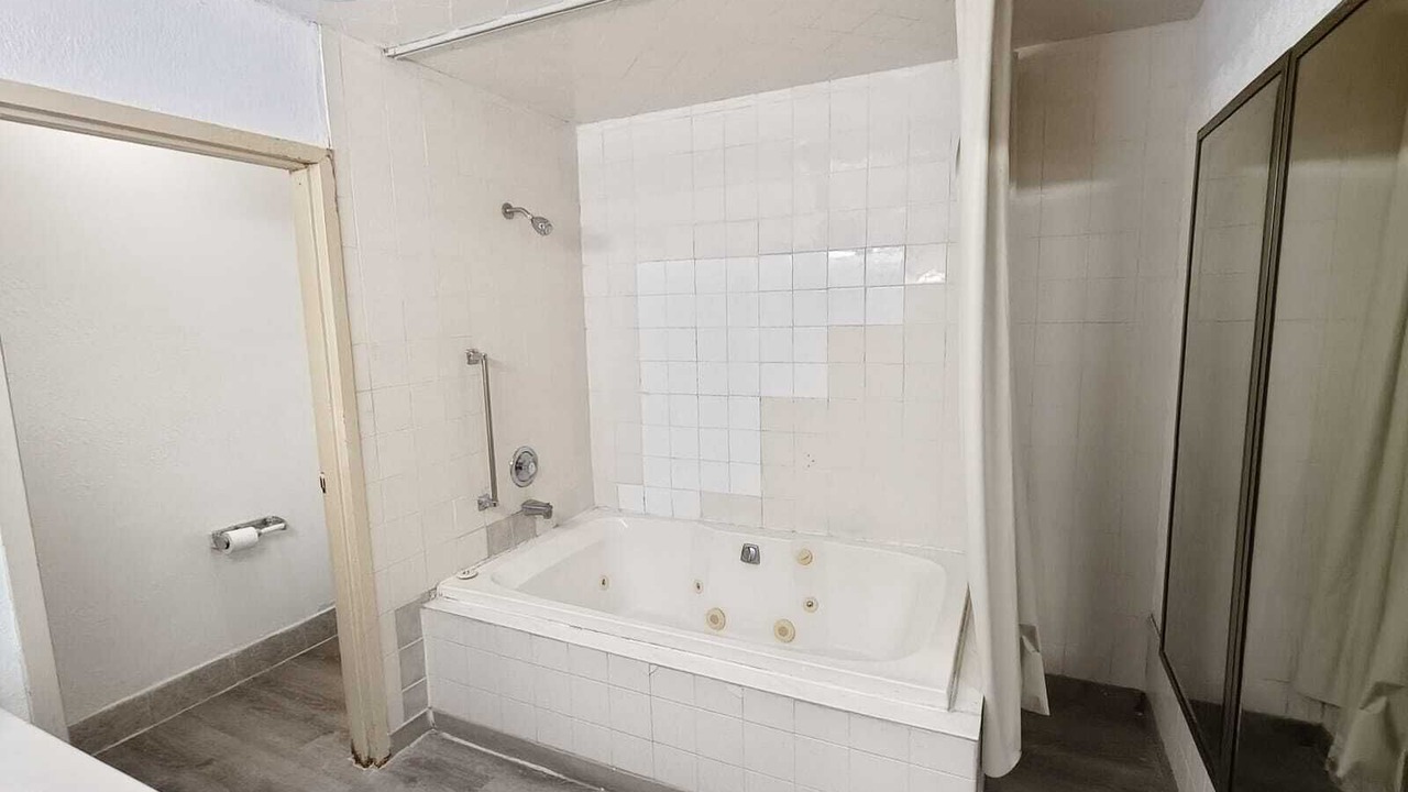 Photo of Bathroom in Calumet Park