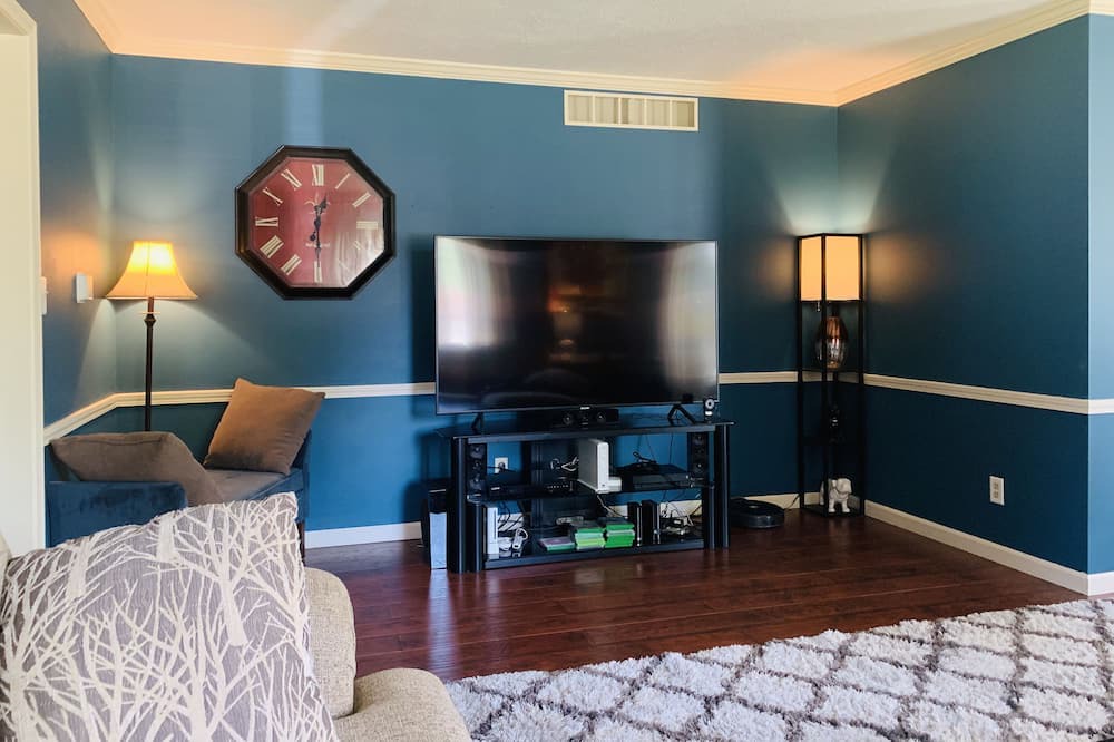 Photo of Livingroom in Saint Marys  Saint Joseph County