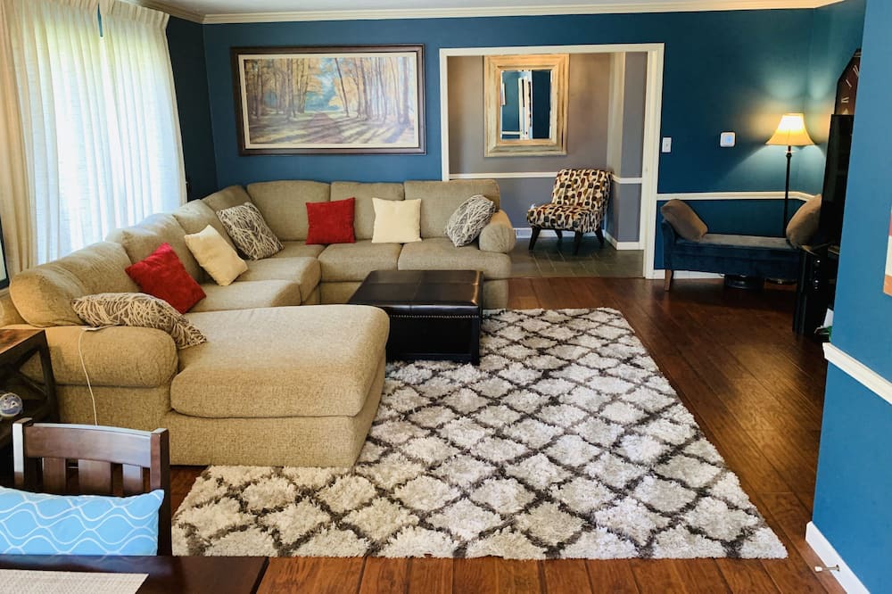 Photo of Livingroom in Saint Marys  Saint Joseph County