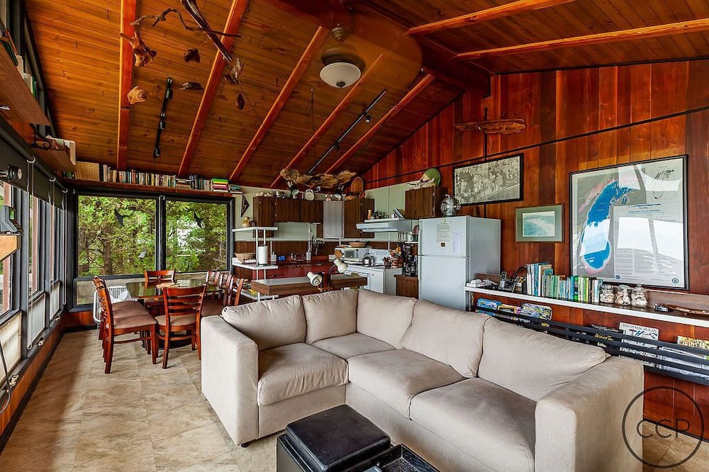Photo of Livingroom in Claybanks Township