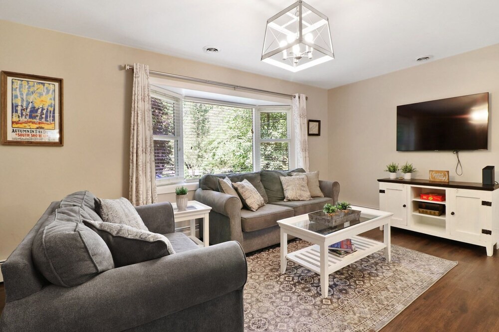 Photo of Livingroom in Michigan City