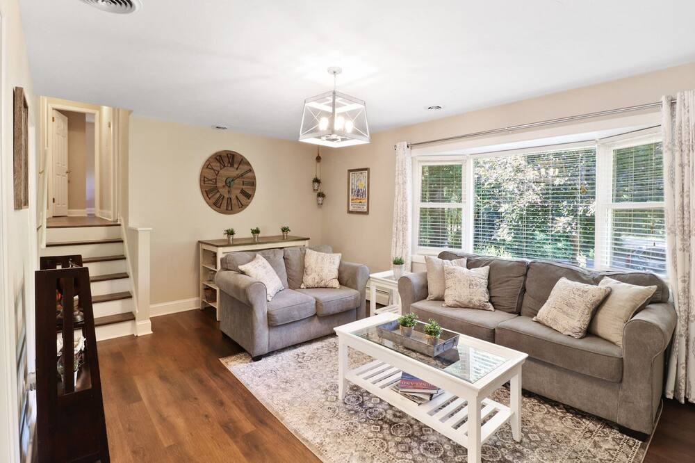 Photo of Livingroom in Michigan City