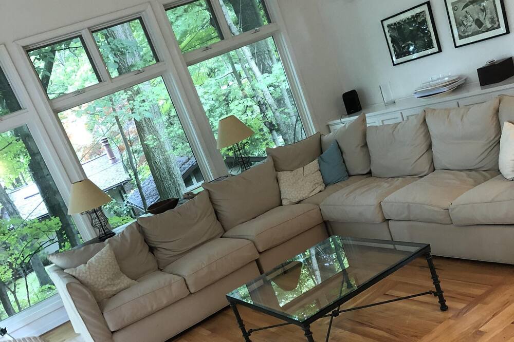 Photo of Livingroom in Lakeside
