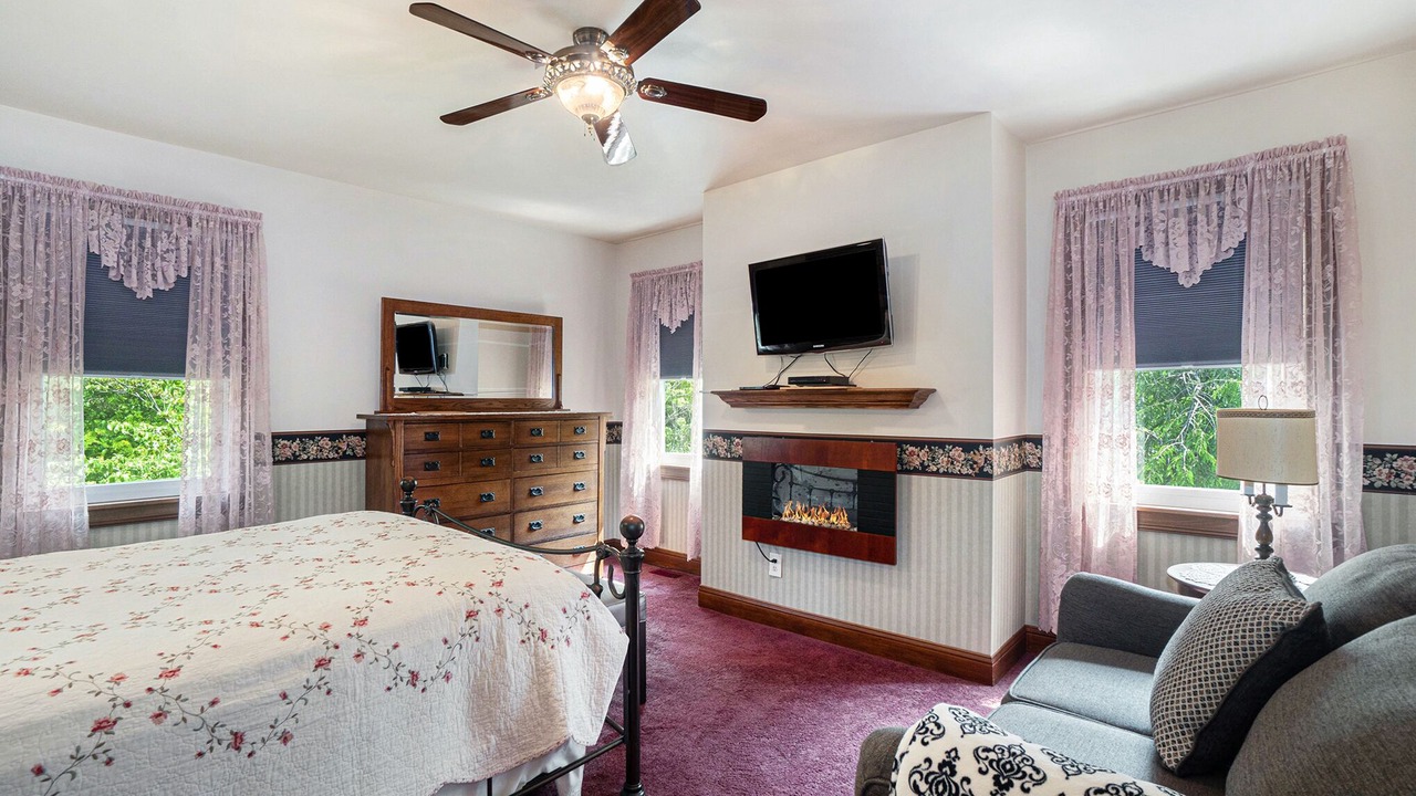 Photo of Bedroom in South Haven