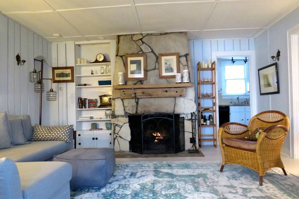 Photo of Livingroom in Michigan City