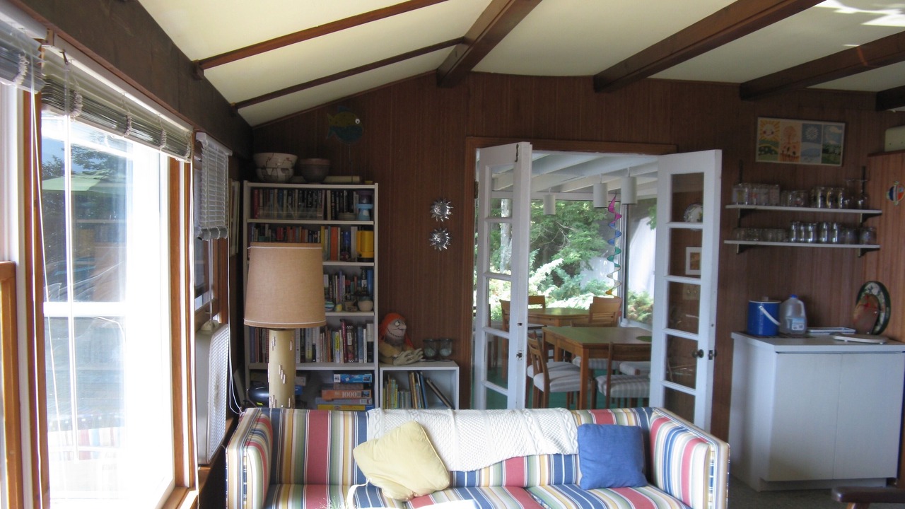 Photo of Livingroom in Waukazoo Woods