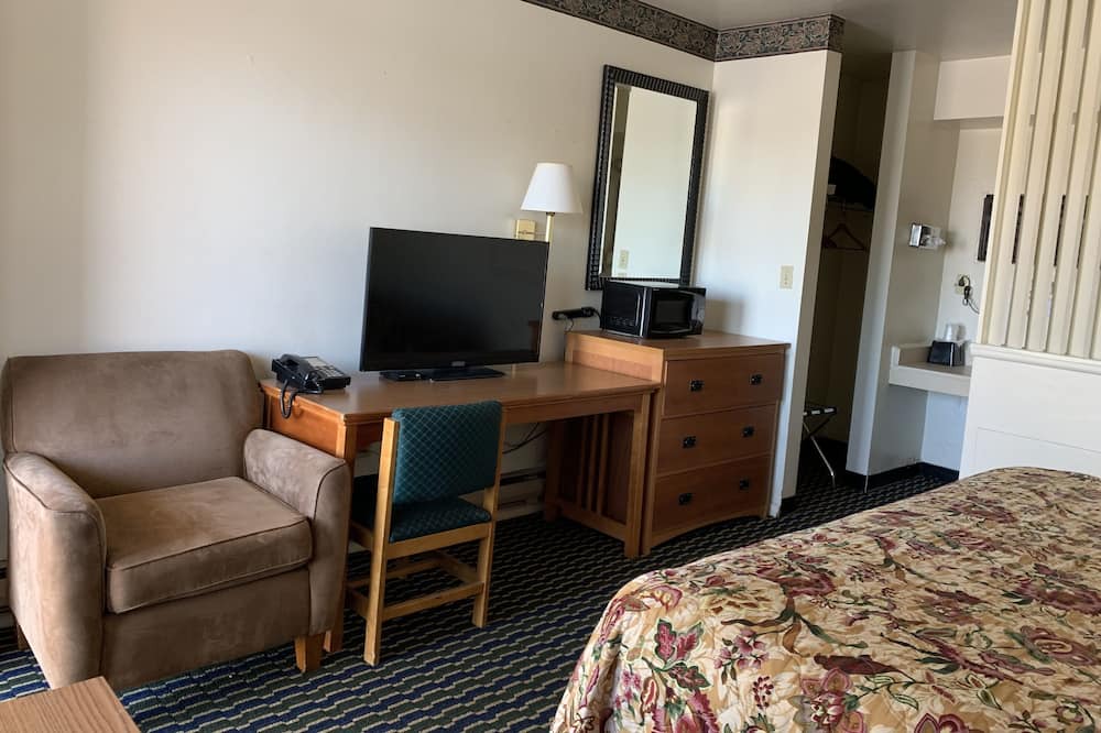 Photo of Bedroom in Norton Shores