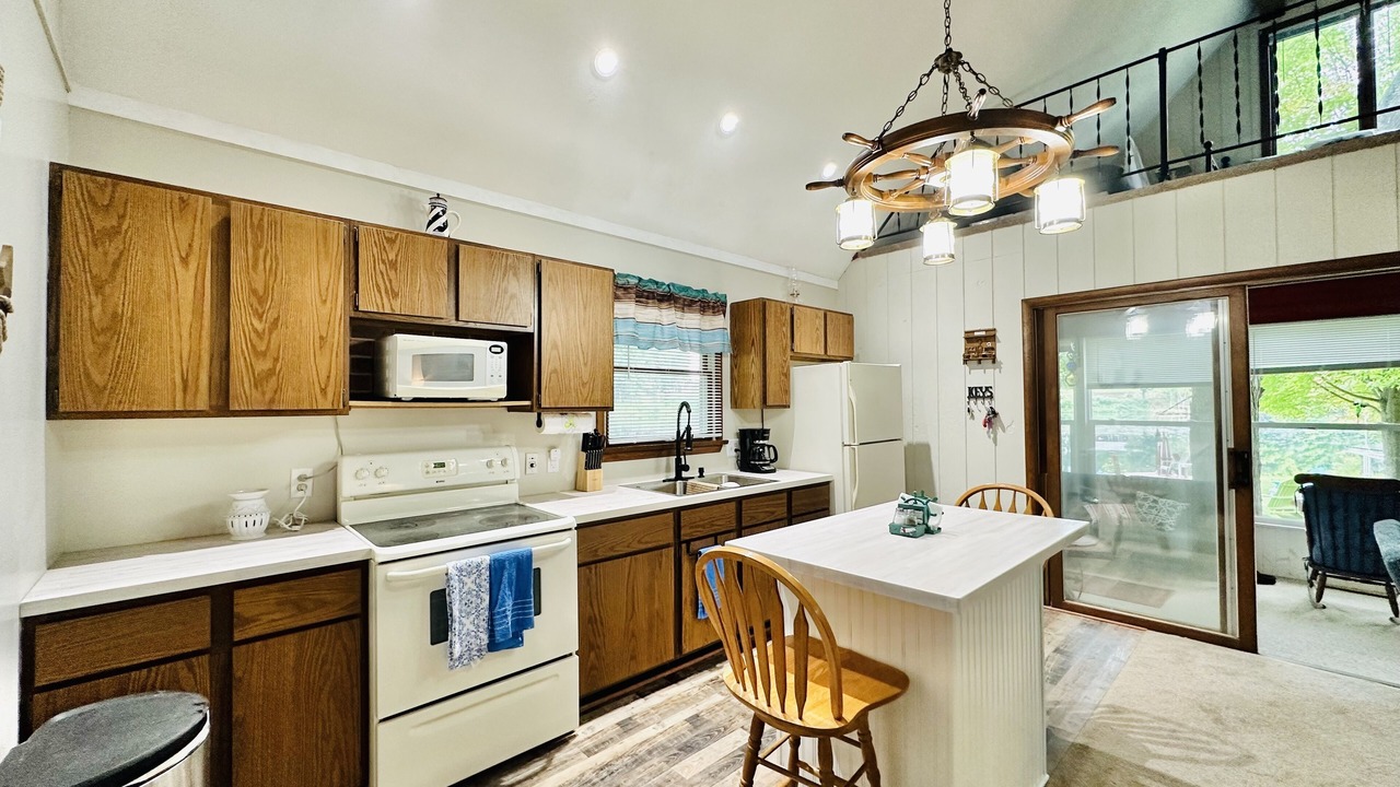 Photo of Kitchen in White Cloud