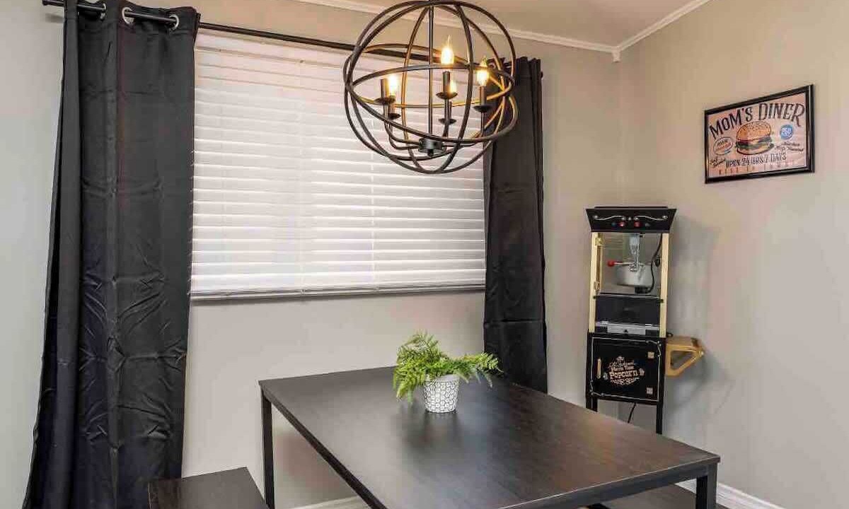 Photo of Livingroom in Lansing
