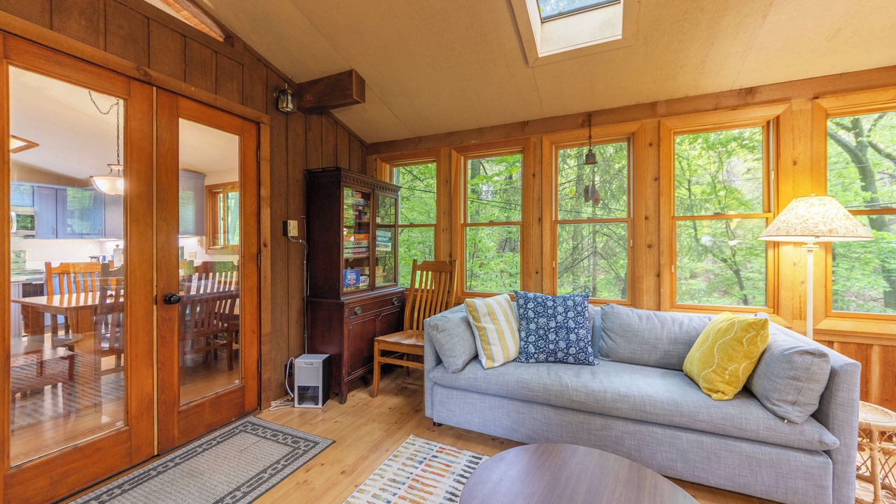 Photo of Livingroom in Covert