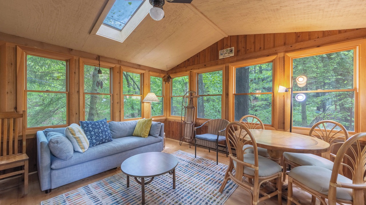 Photo of Livingroom in Covert
