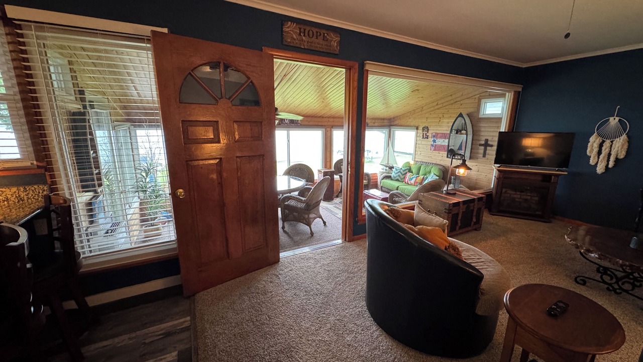 Photo of Livingroom in Frontier