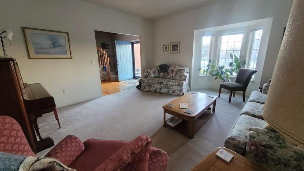 Photo of Livingroom in Bryant Pattengill West