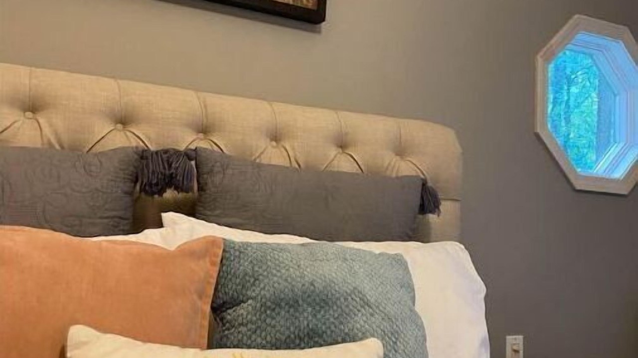 Photo of Bedroom in Niles