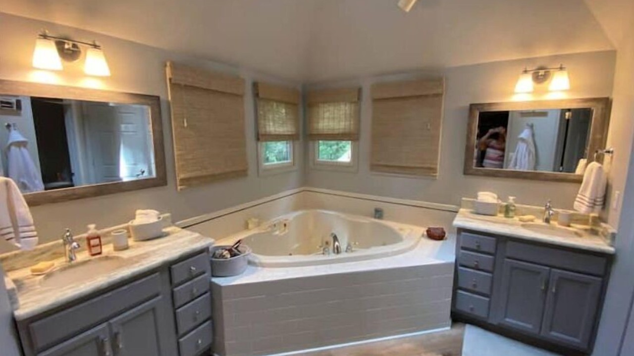 Photo of Bathroom in Niles
