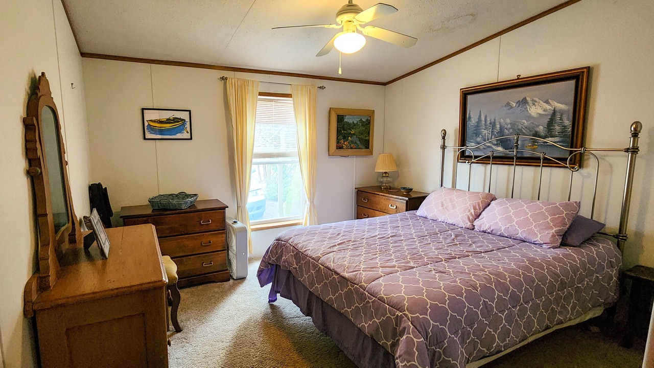 Photo of Bedroom in Lakeside