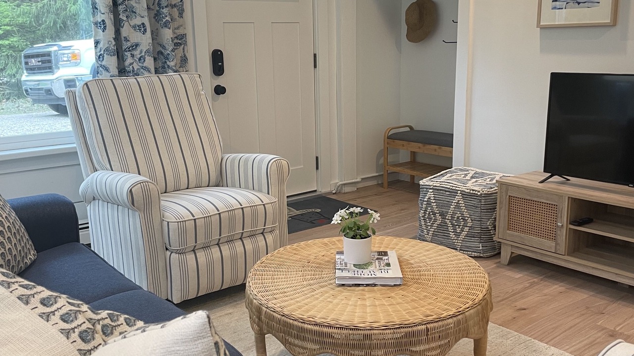 Photo of Livingroom in Montague
