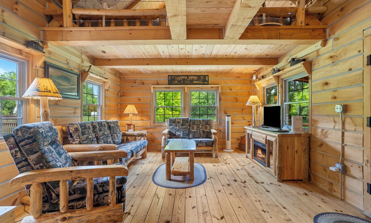 Photo of Livingroom in East Leroy