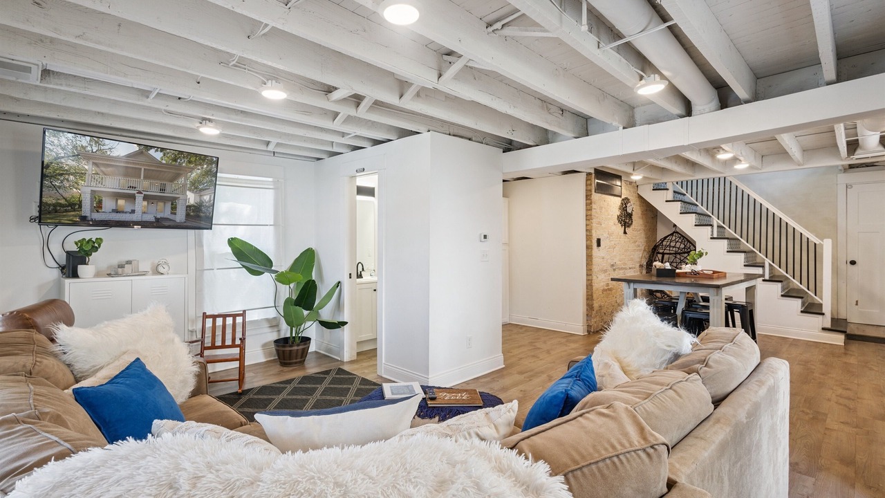 Photo of Livingroom in Michigan City