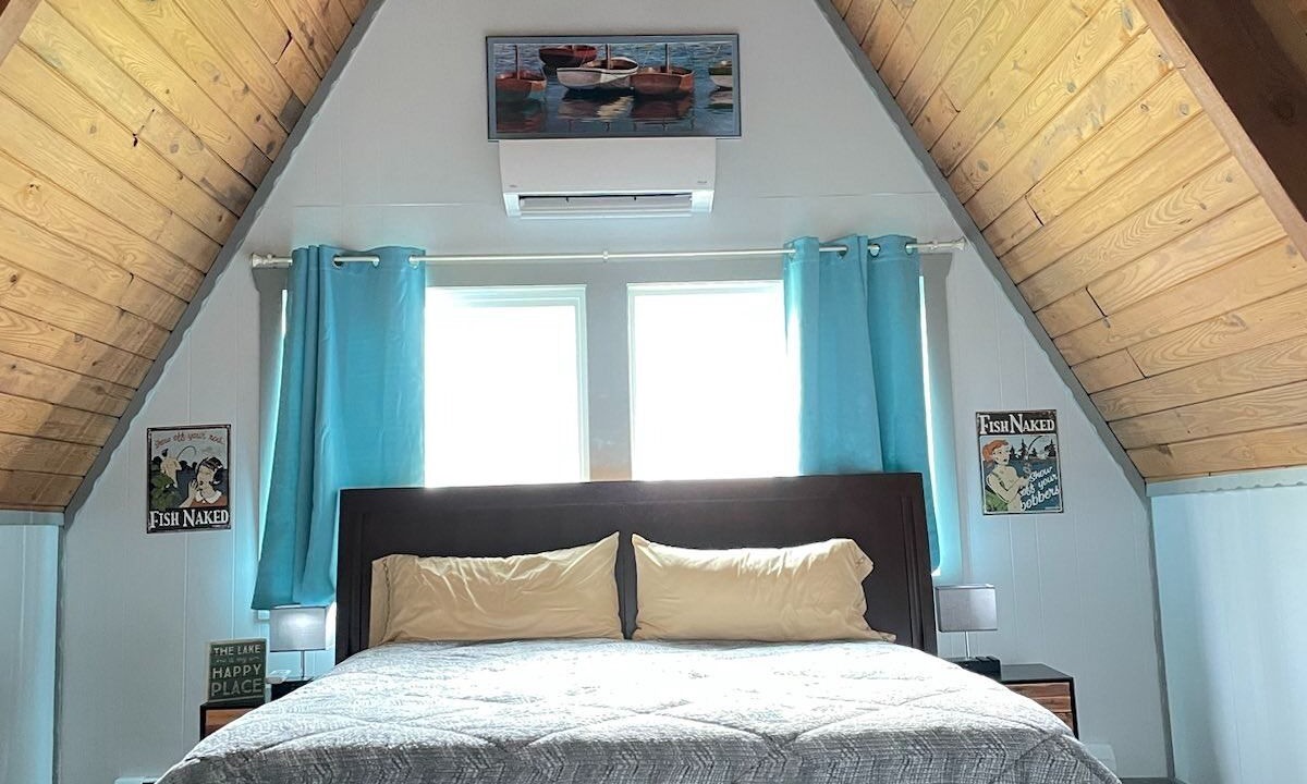 Photo of Bedroom in Cassopolis