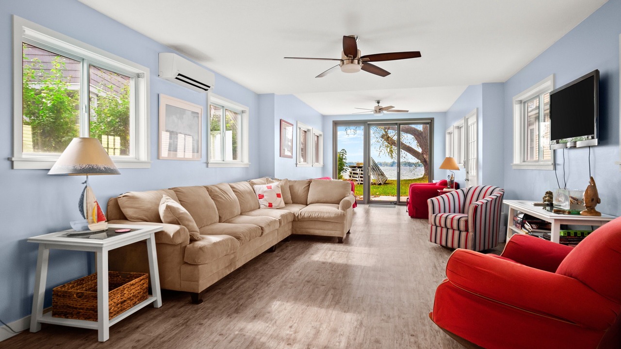 Photo of Livingroom in Enchanted Hills