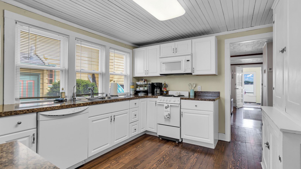 Photo of Kitchen in Clarklake