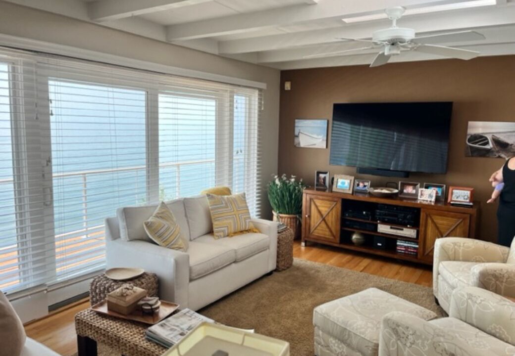 Photo of Livingroom in Spring Lake
