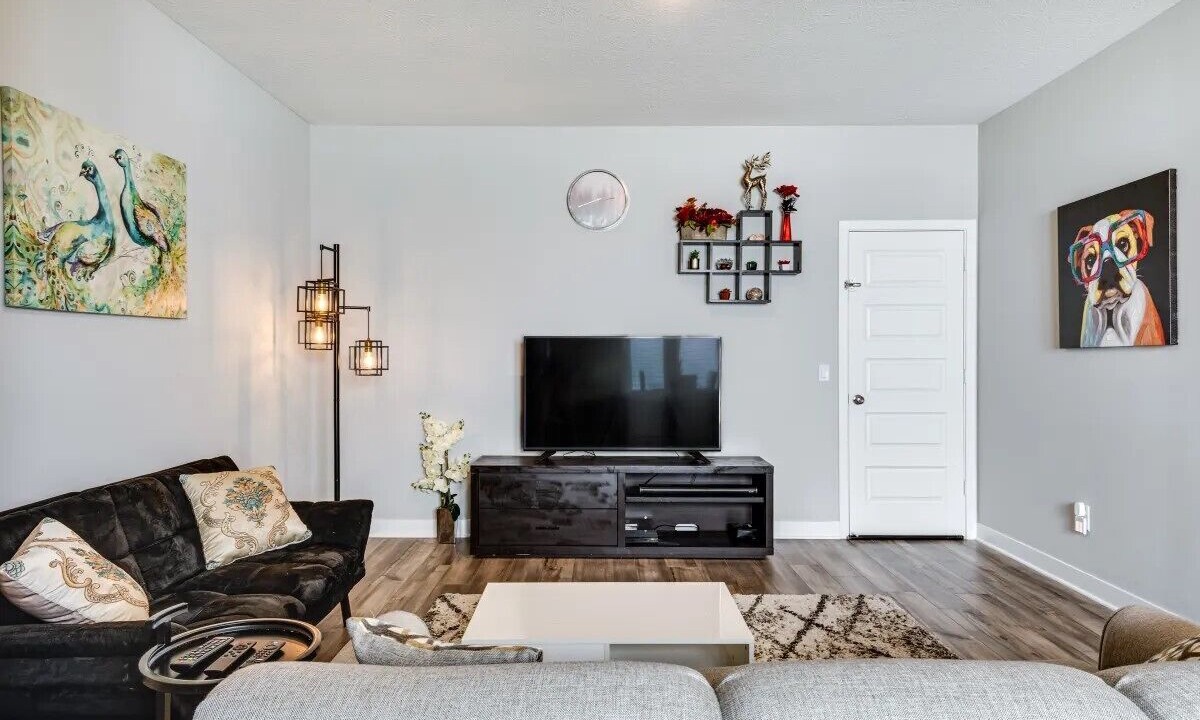 Photo of Livingroom in Avon