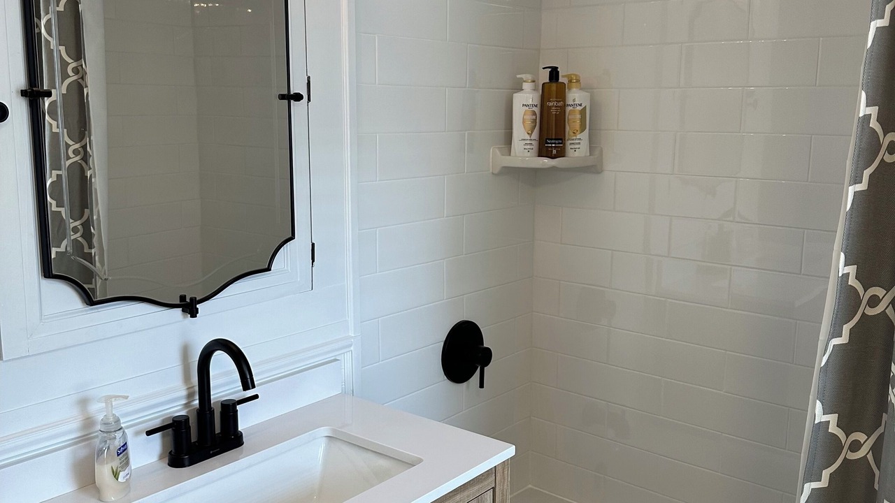 Photo of Bathroom in Northshore Triangle