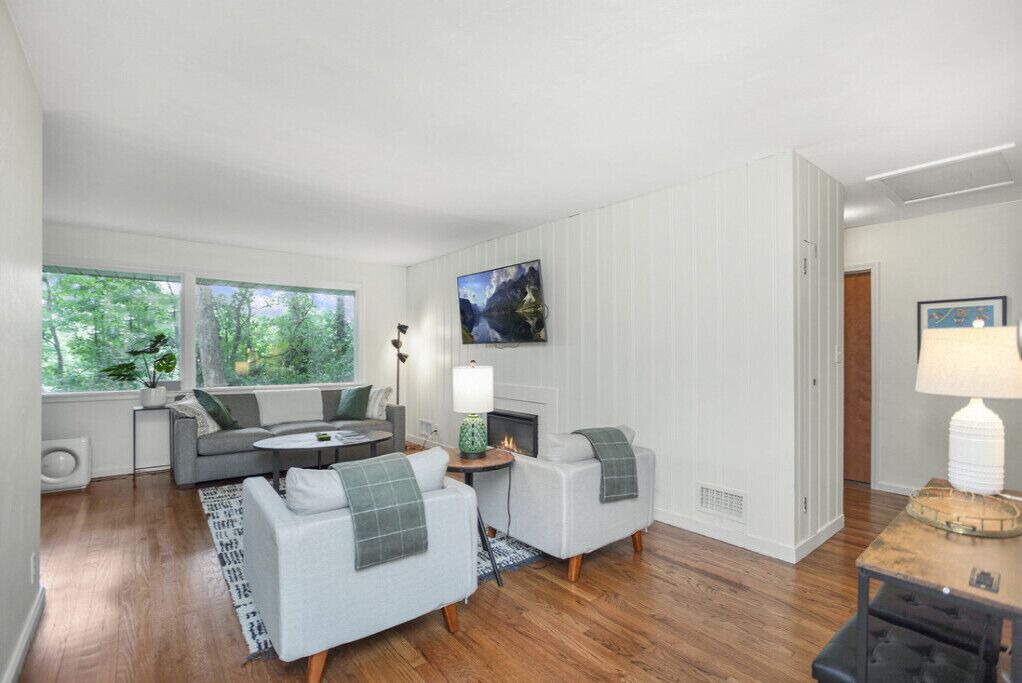 Photo of Livingroom in Wooded Estates