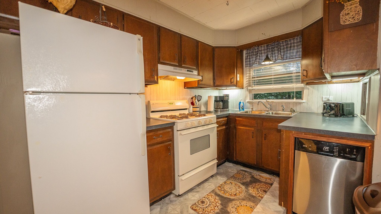 Photo of Kitchen in Twin Lake