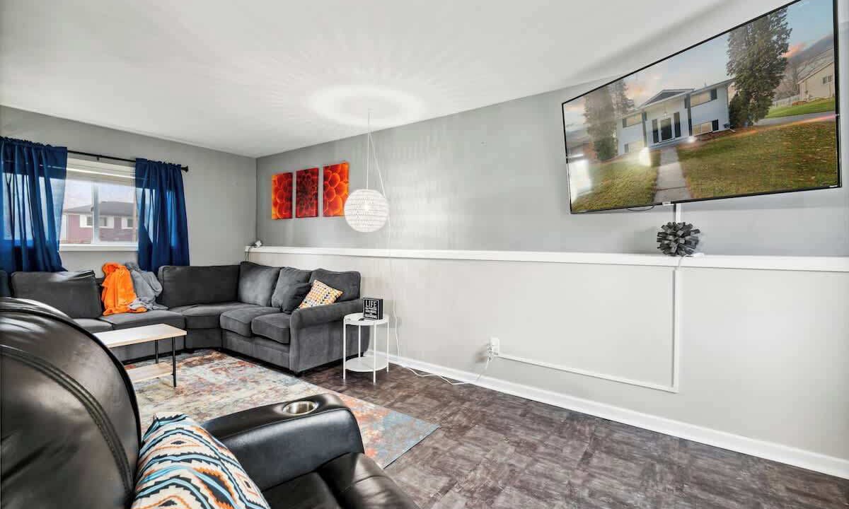 Photo of Livingroom in Lansing