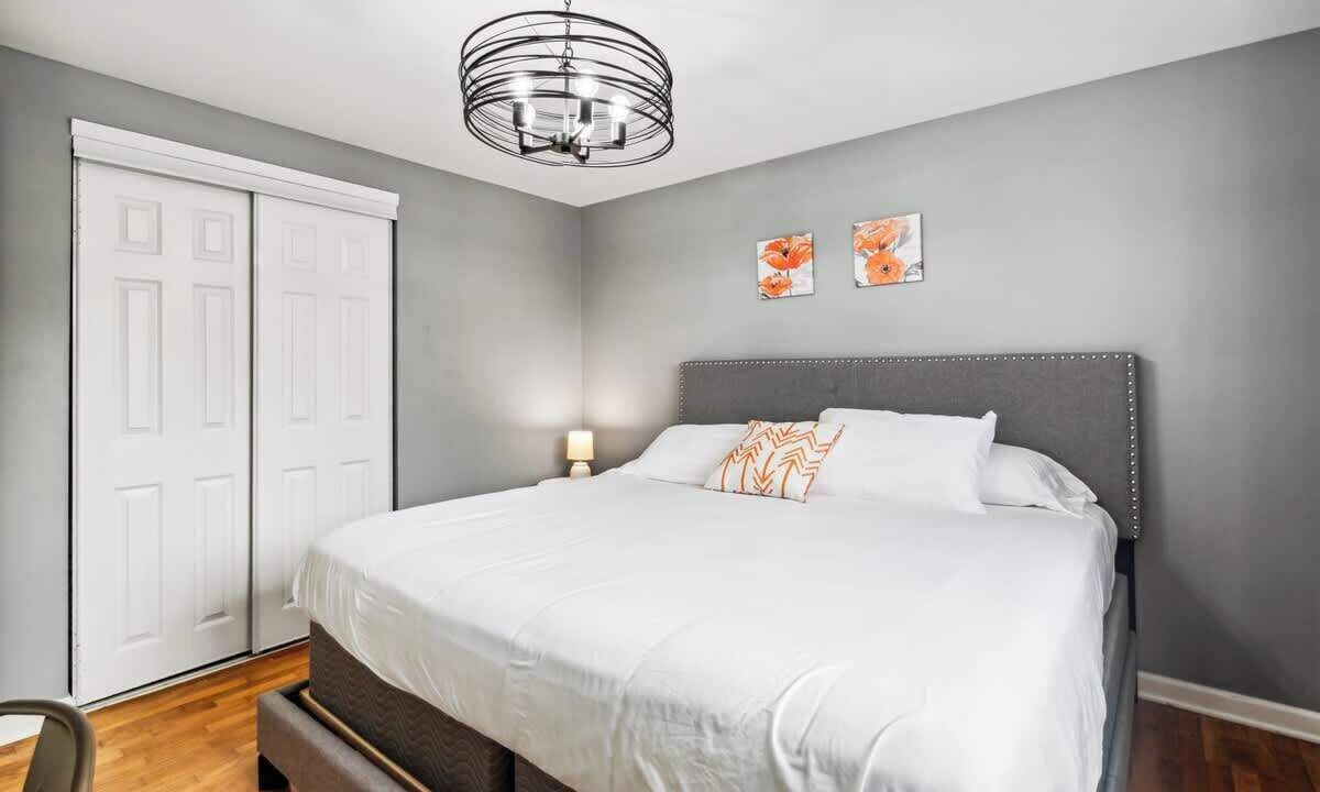 Photo of Bedroom in Lansing